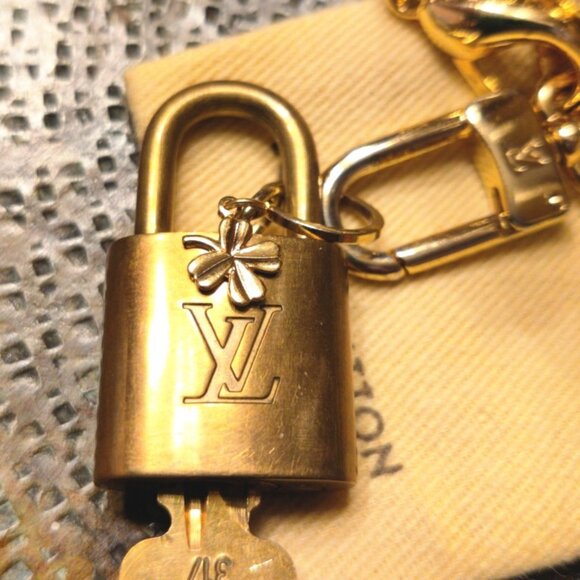 Louis Vuitton Lock & Key #317 w/Pochette Clasp & 24" Gold Chain & Clover Charms - Picture 15 of 16